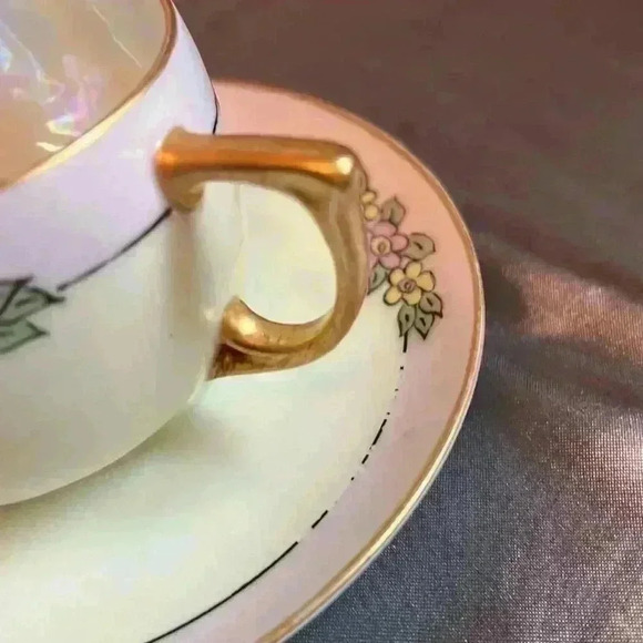 Art Deco Antique  Iridescent Tea Cup and Saucer
Czechoslovakia - Picture 3 of 9